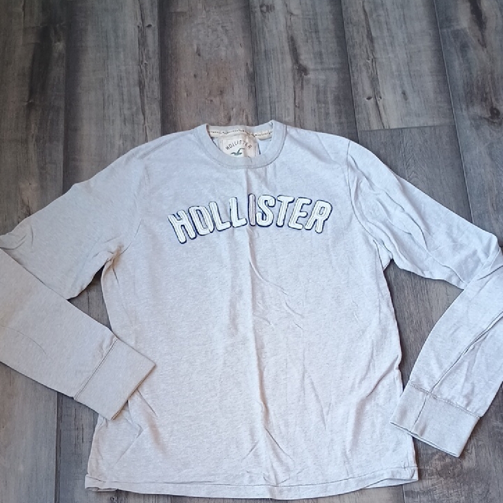 Hollister Men's Gray Long Sleeve Tee